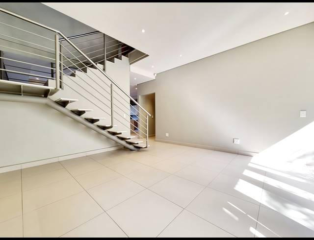 3 BEDROOM DUPLEX TO LET IN OAKLANDS